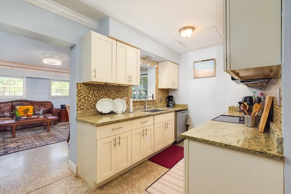 145 SE 3rd Avenue, Boynton Beach, FL 33435 8