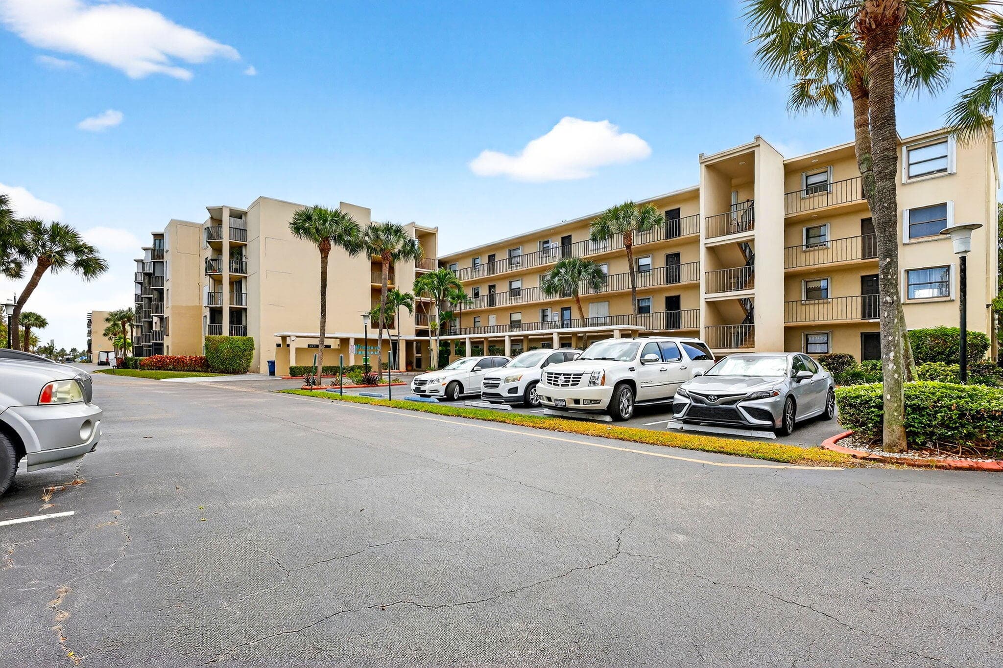 890 N Federal Highway 403, Lantana, FL 33462 2