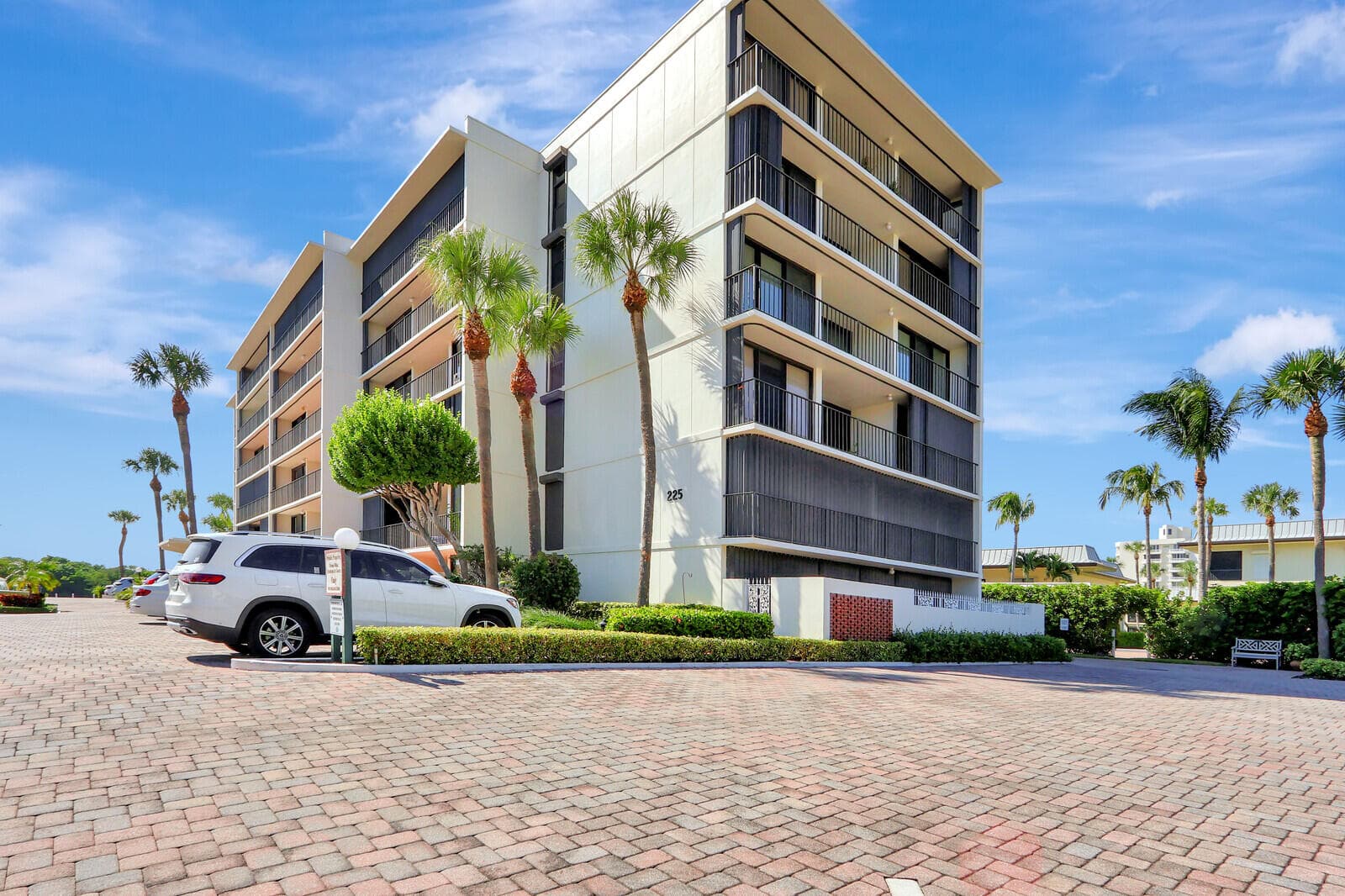 225 Beach Road 204, Tequesta, FL 33469 2