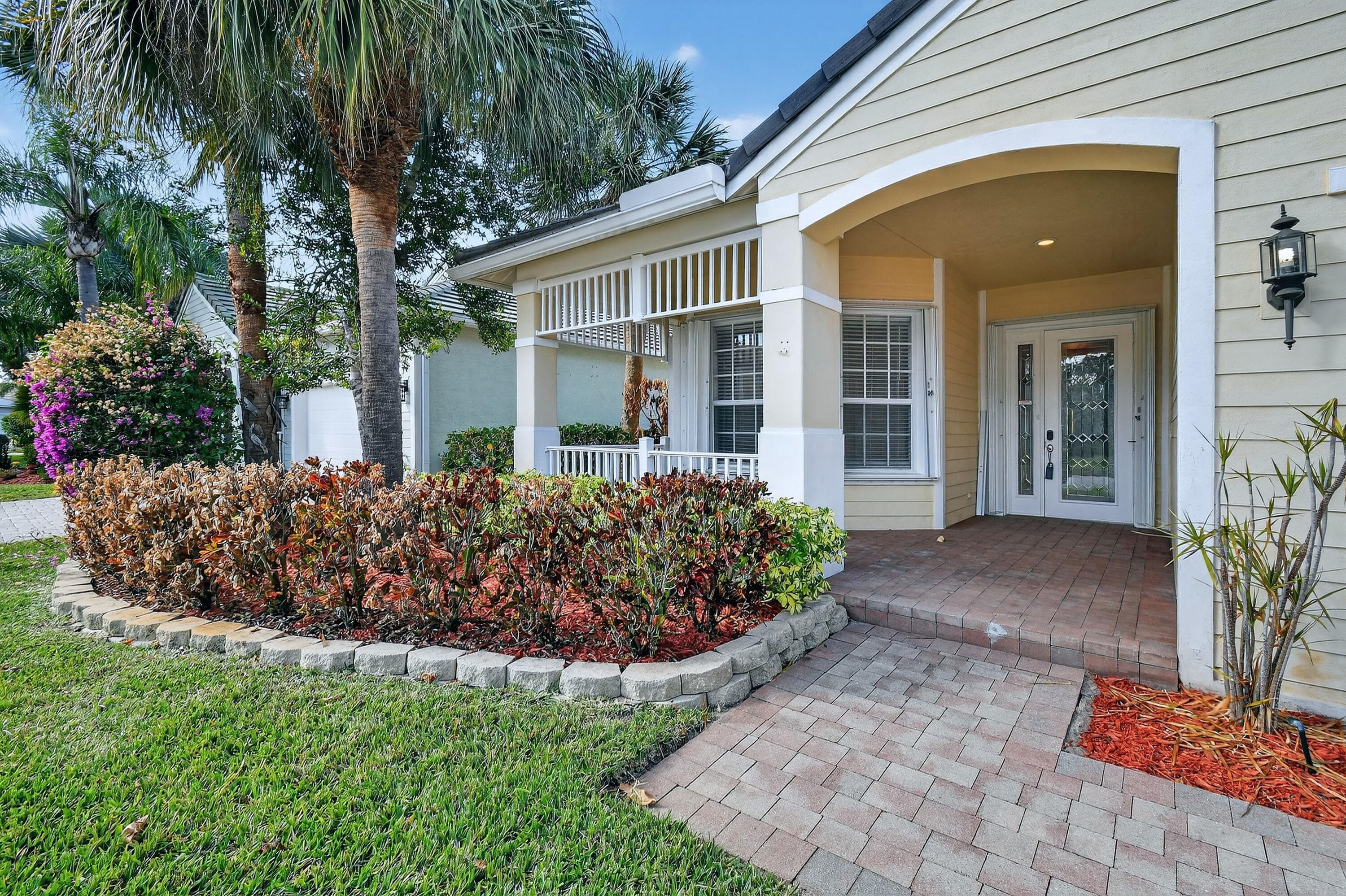 120 NW Willow Grove Avenue, Port St. Lucie, FL 34986
