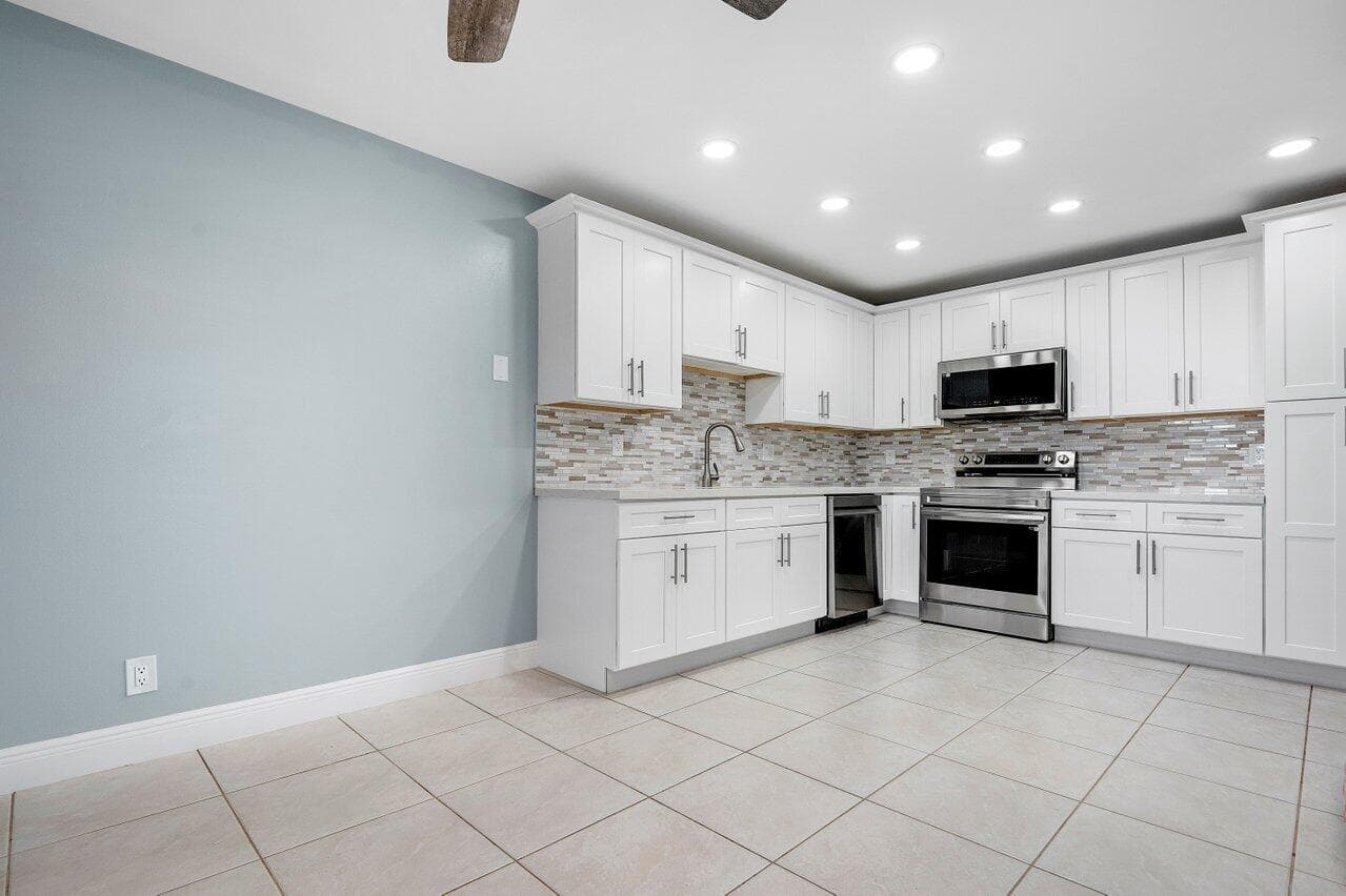 1740 NW 19th Terrace 204, Delray Beach, FL 33445 4