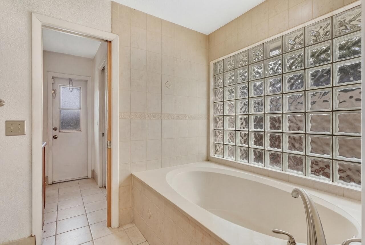 1280 NW 114th Avenue, Coral Springs, FL 33071 10