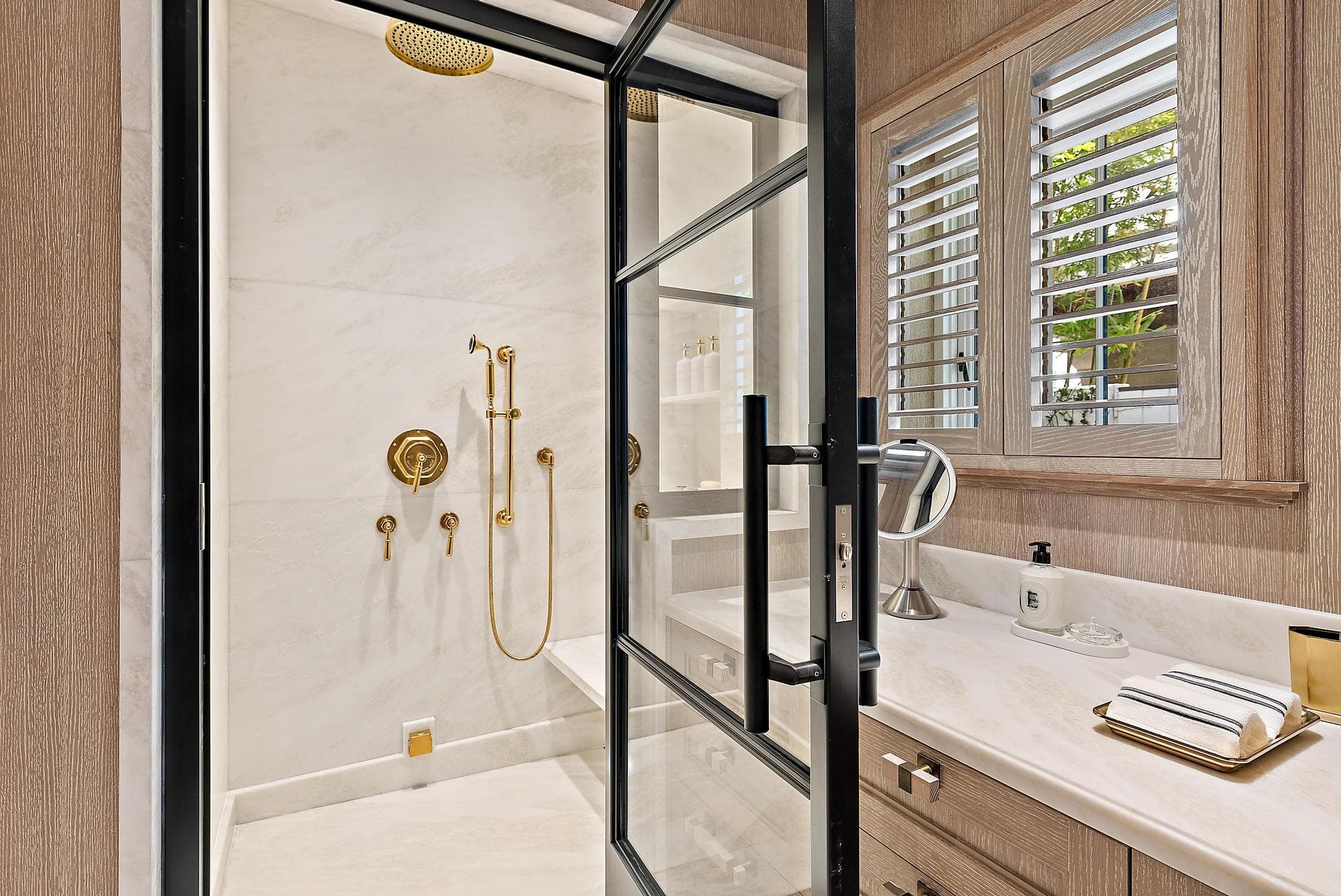 236 Phipps Plaza 101, Palm Beach, FL 33480 21