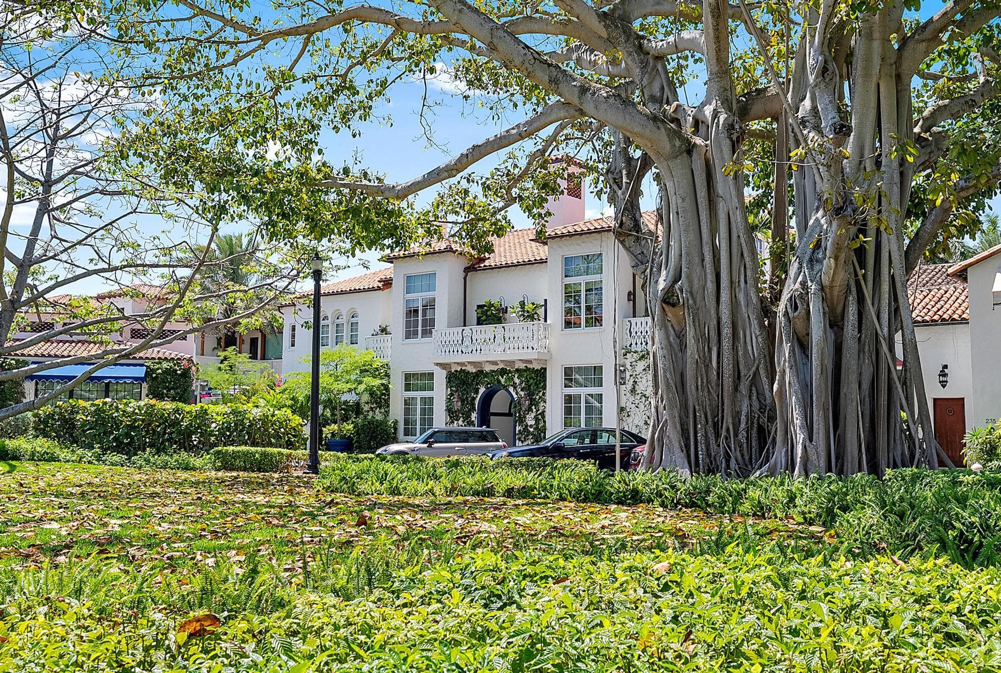 236 Phipps Plaza 101, Palm Beach, FL 33480 25