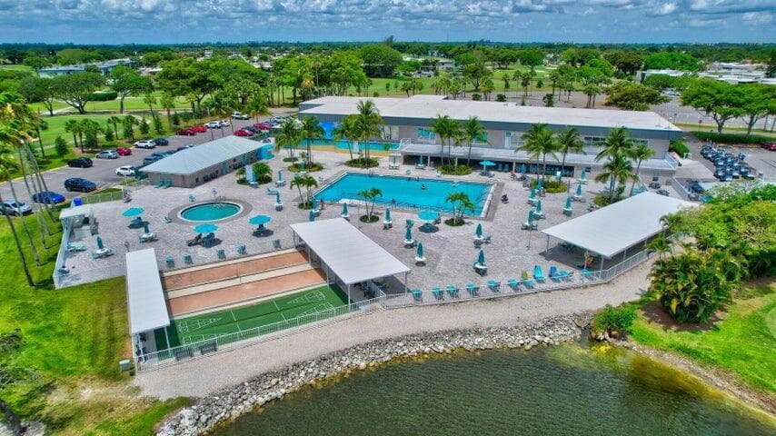 657 Brittany N, Delray Beach, FL 33446 32