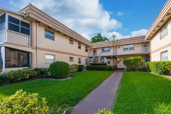 657 Brittany N, Delray Beach, FL 33446 29