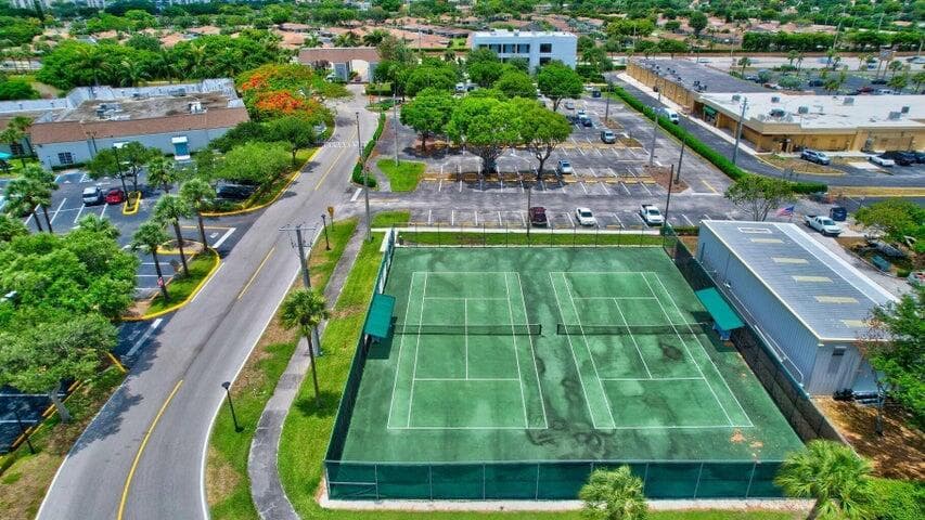 657 Brittany N, Delray Beach, FL 33446 36