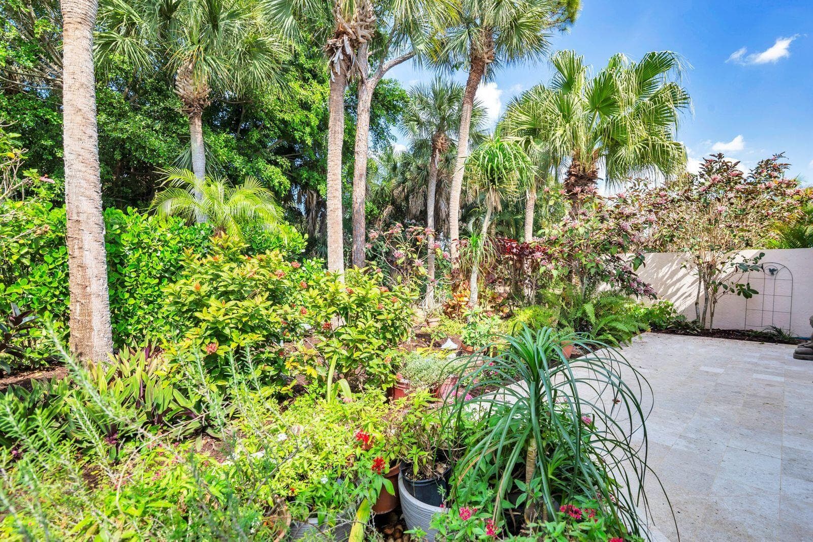 9213 Heathridge Drive, West Palm Beach, FL 33411 32