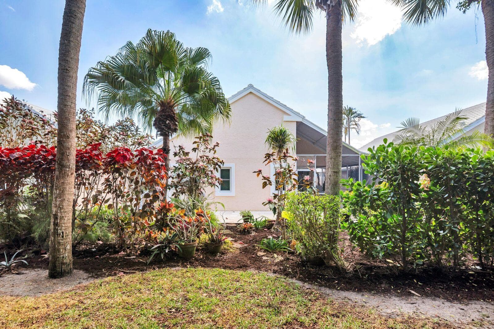9213 Heathridge Drive, West Palm Beach, FL 33411 33