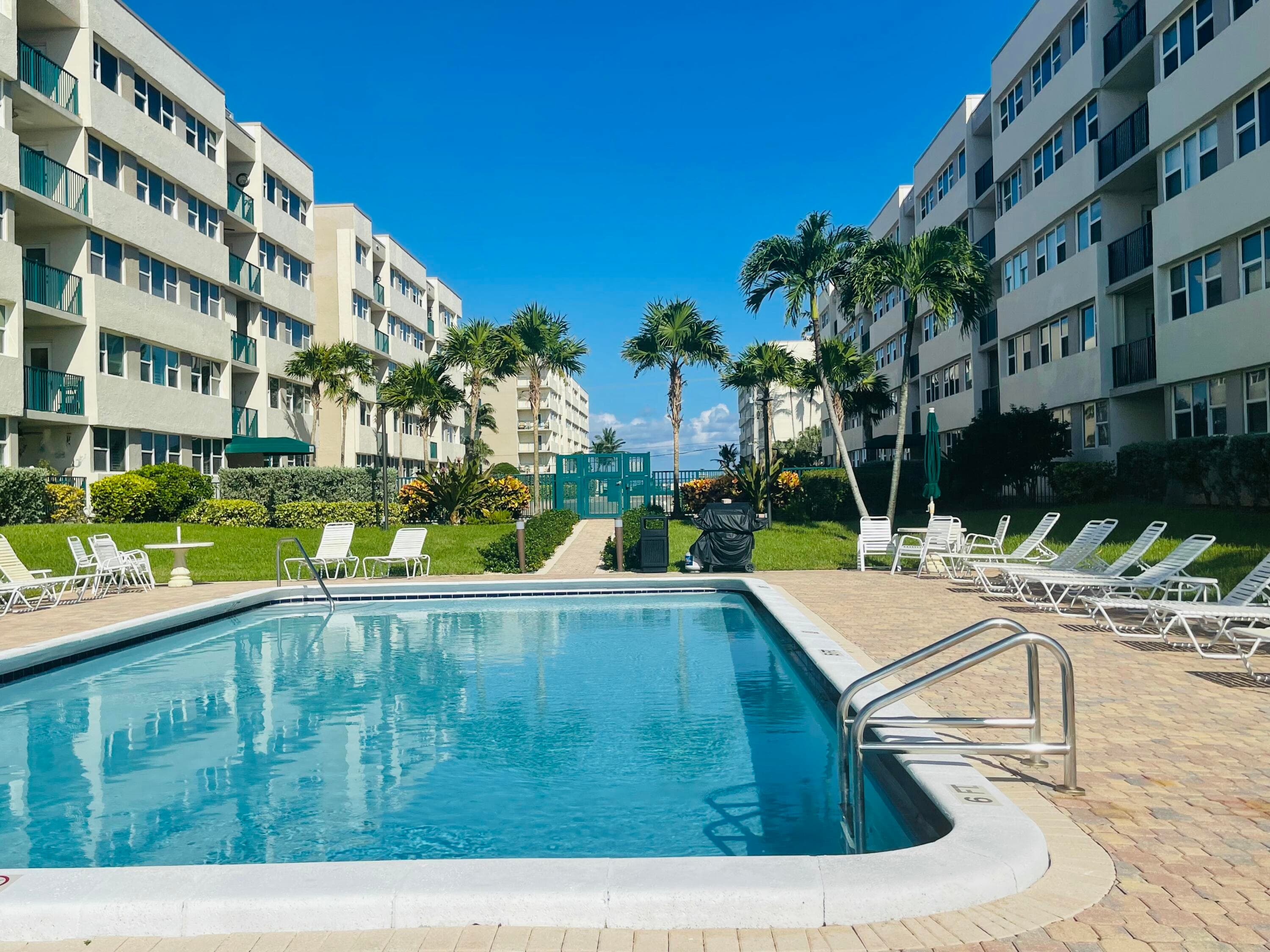 1237 Hillsboro Mile 302, Hillsboro Beach, FL 33062 94