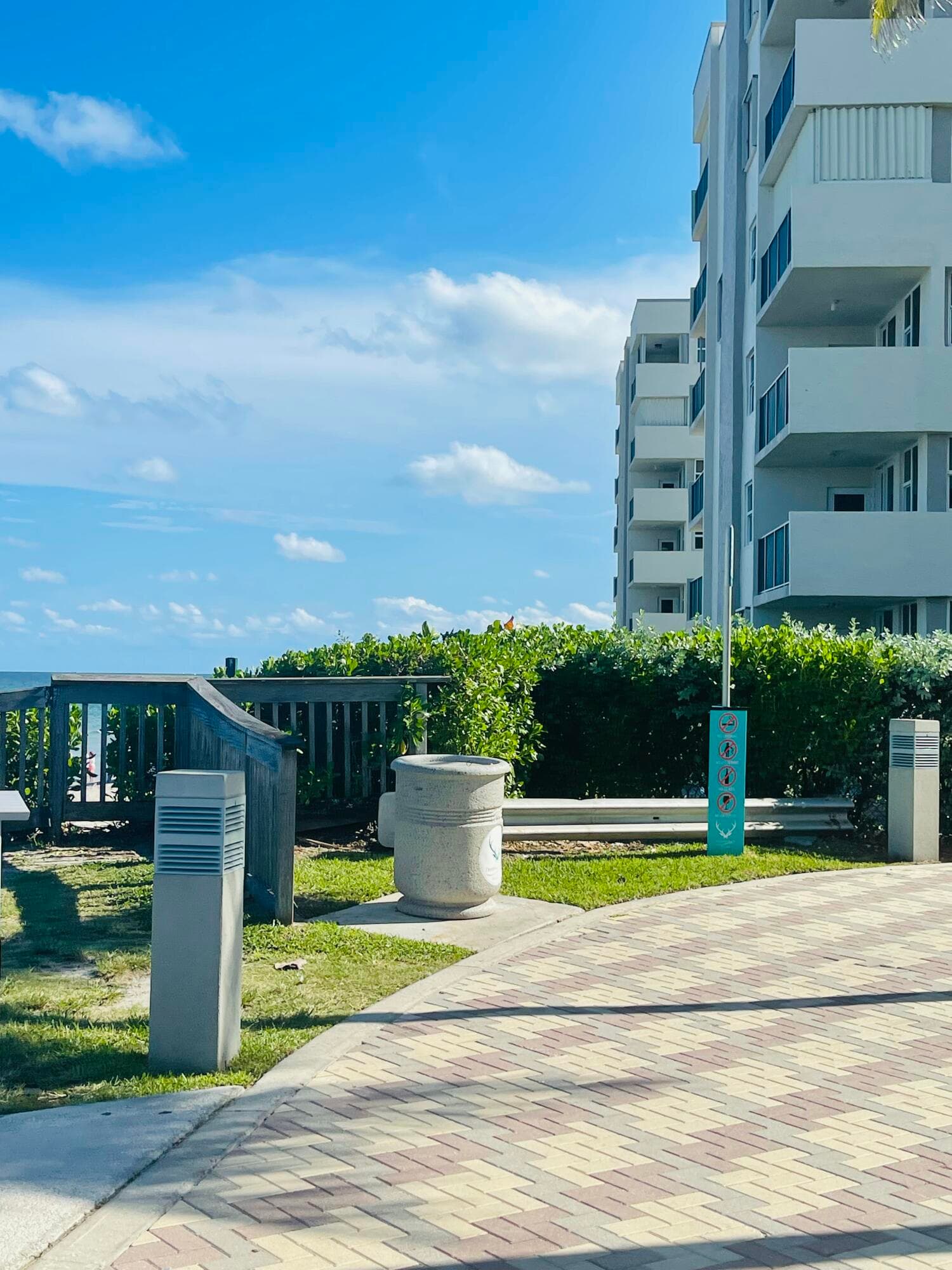 1237 Hillsboro Mile 302, Hillsboro Beach, FL 33062 100