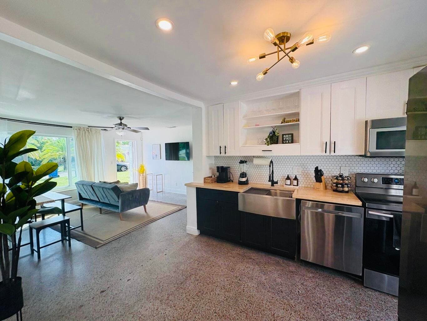 2711 NE 11th Terrace, Pompano Beach, FL 33064 2