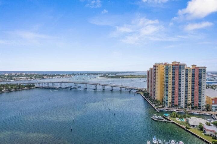 2650 Lake Shore Drive 1004, Riviera Beach, FL 33404 3