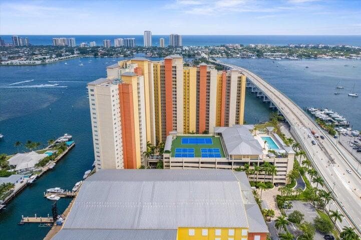 2650 Lake Shore Drive 1004, Riviera Beach, FL 33404