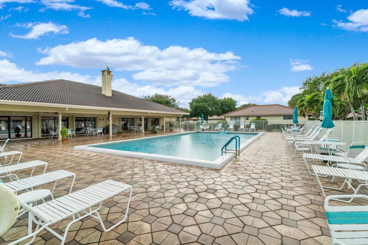 9960 Pineapple Tree Drive 107, Boynton Beach, FL 33436 32