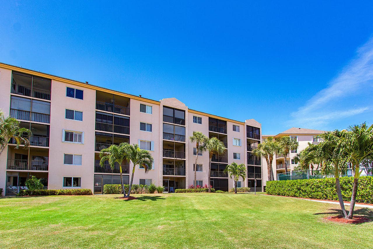 275 Palm Avenue A201, Jupiter, FL 33477 5