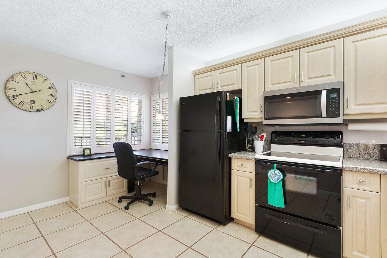 275 Palm Avenue A201, Jupiter, FL 33477 12