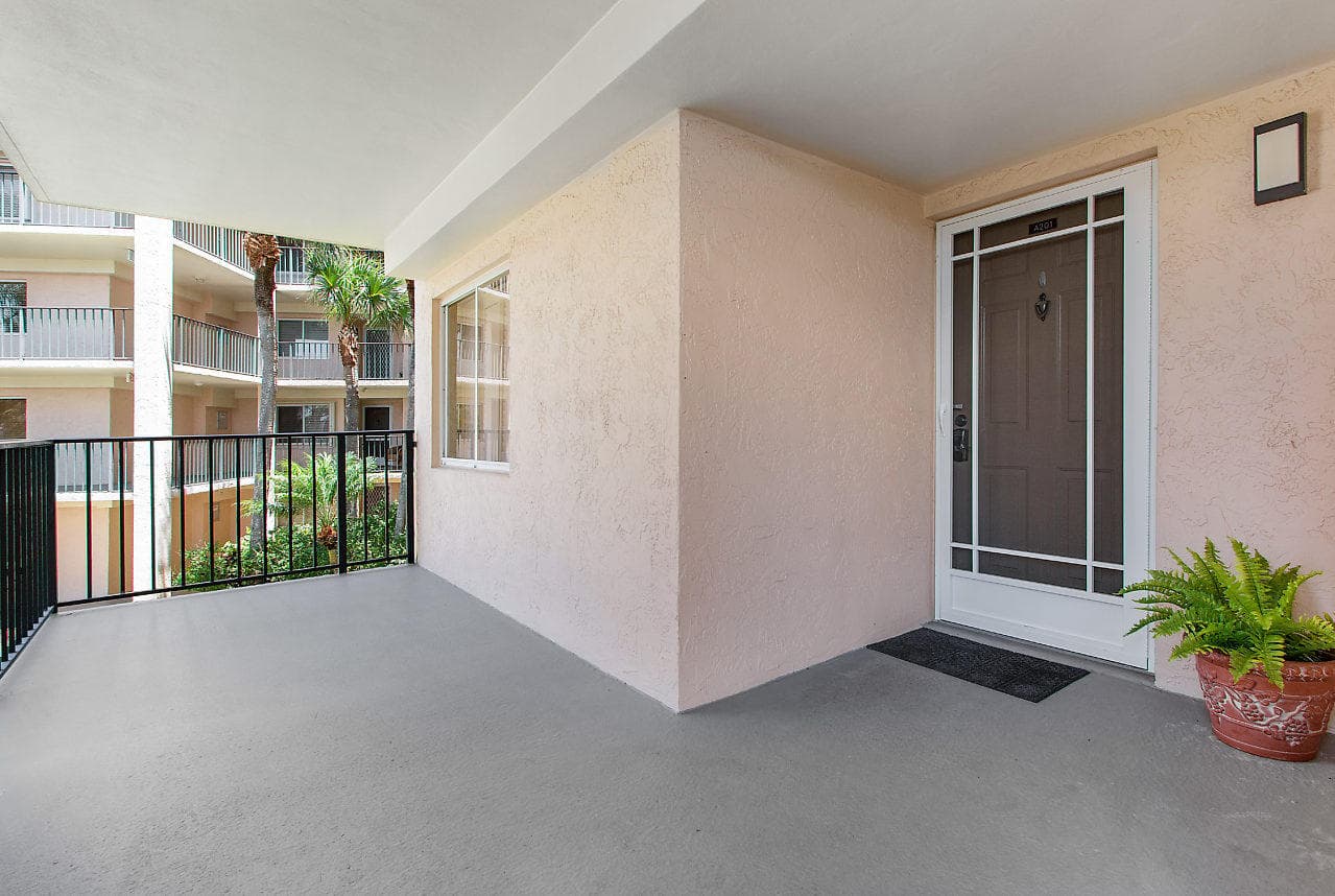 275 Palm Avenue A201, Jupiter, FL 33477 32