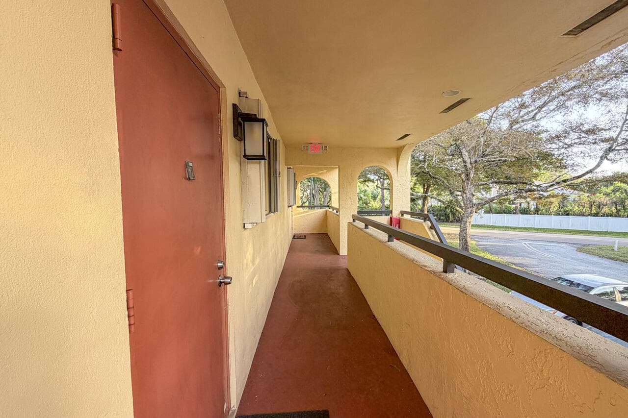 930 SW 9th Street Circle 205, Boca Raton, FL 33486 28