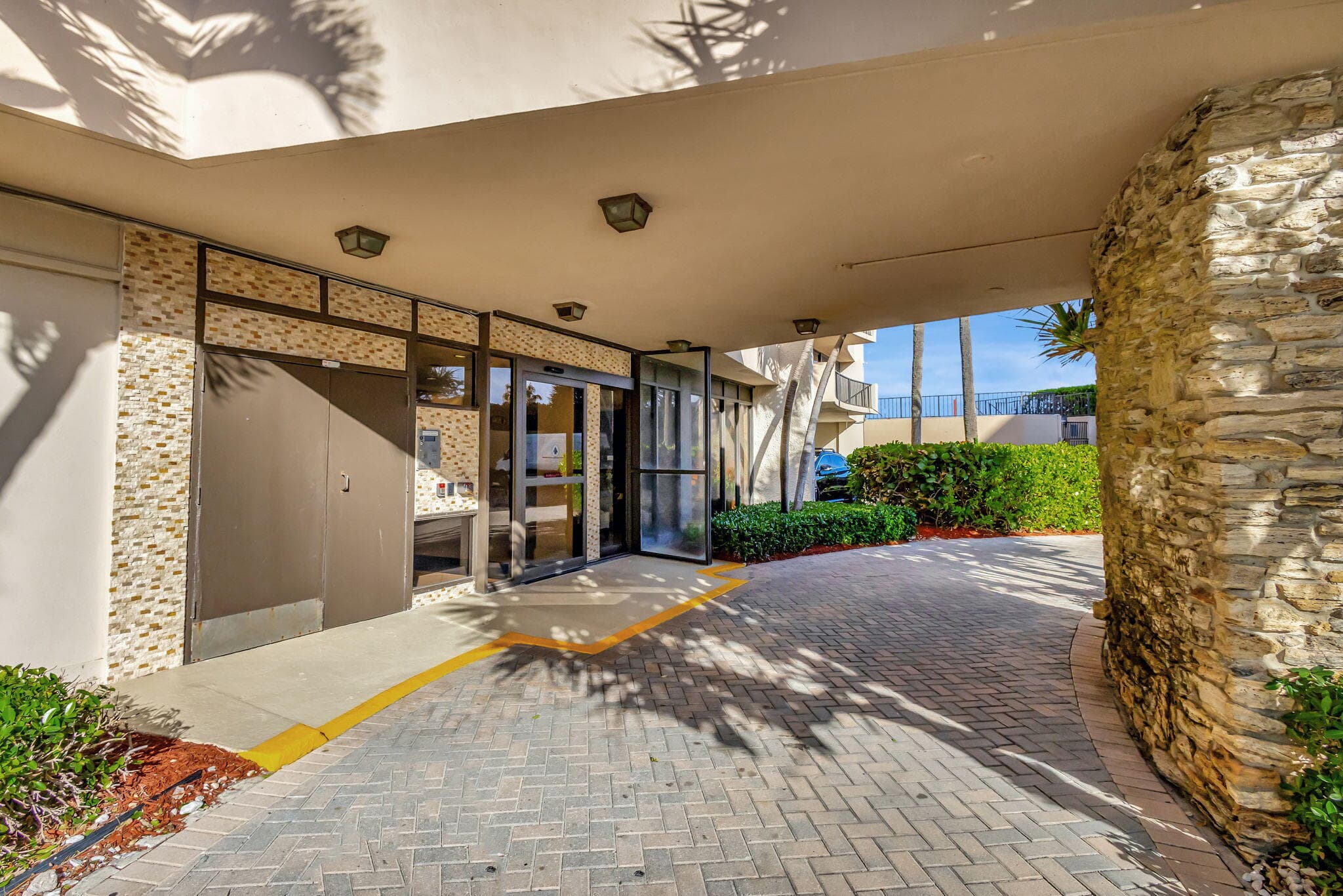 4200 N Ocean Drive 1-406, Singer Island, FL 33404 20