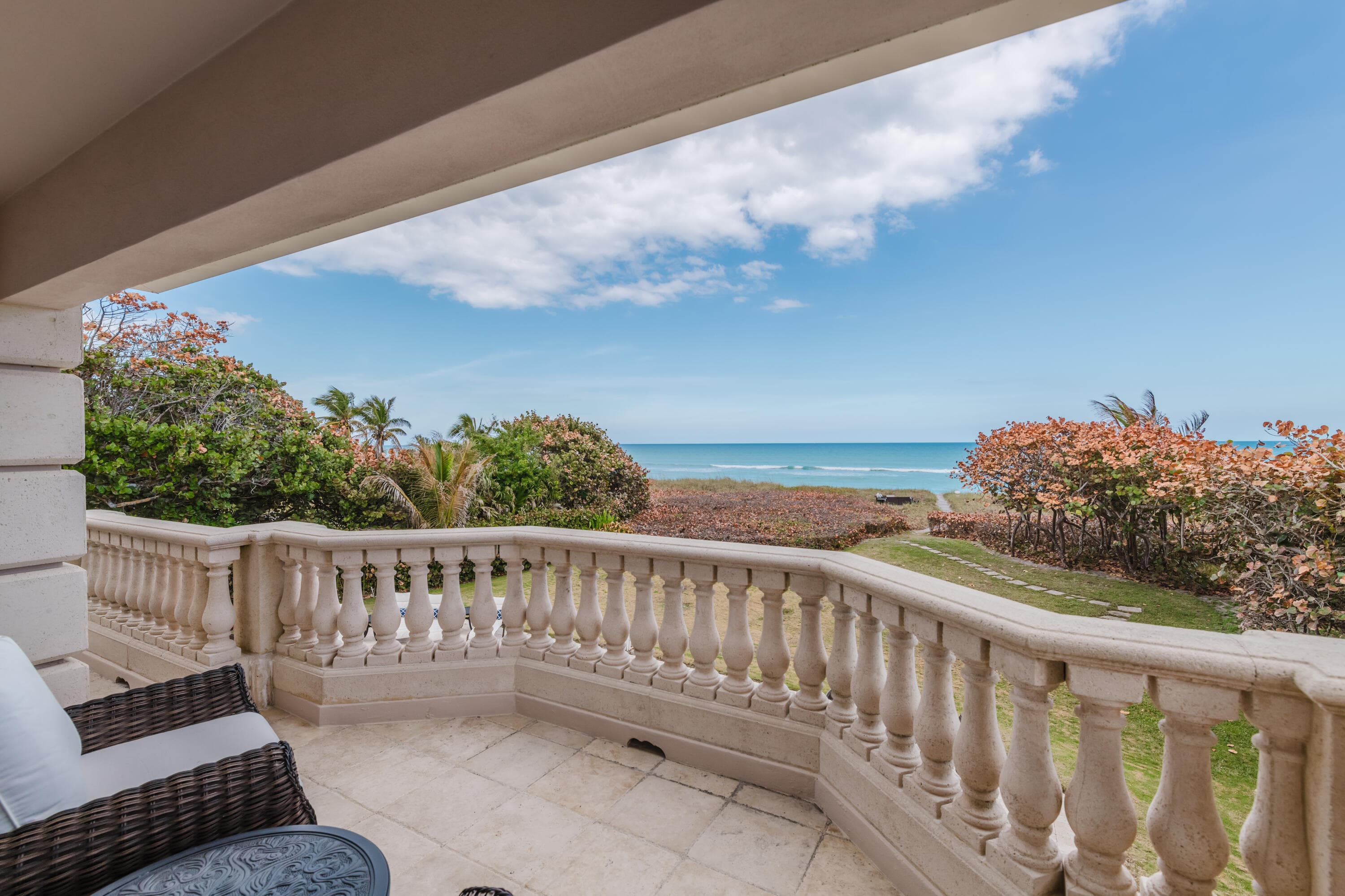 19 N Beach Road, Jupiter Island, FL 33455 43