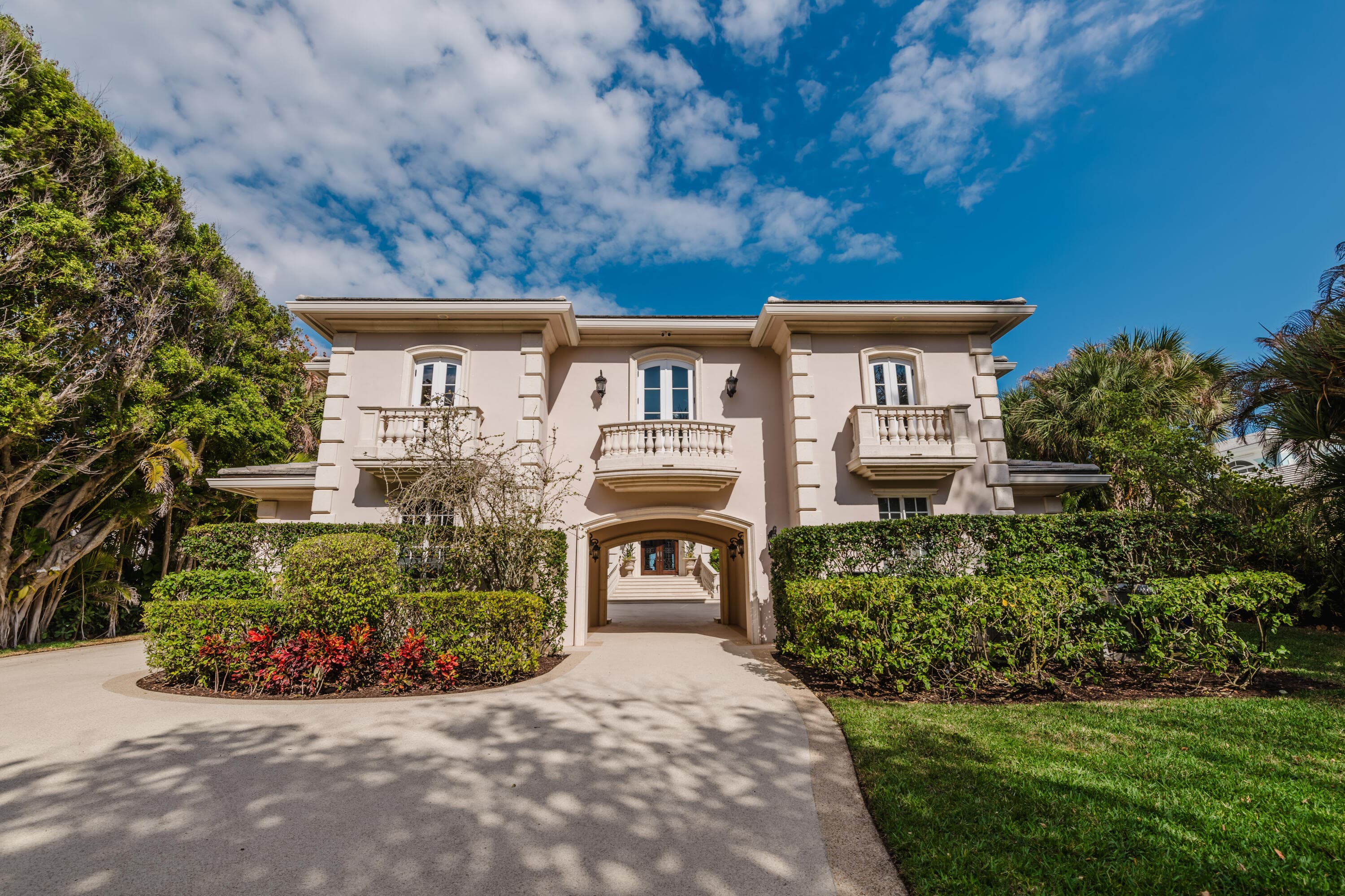 19 N Beach Road, Jupiter Island, FL 33455 5