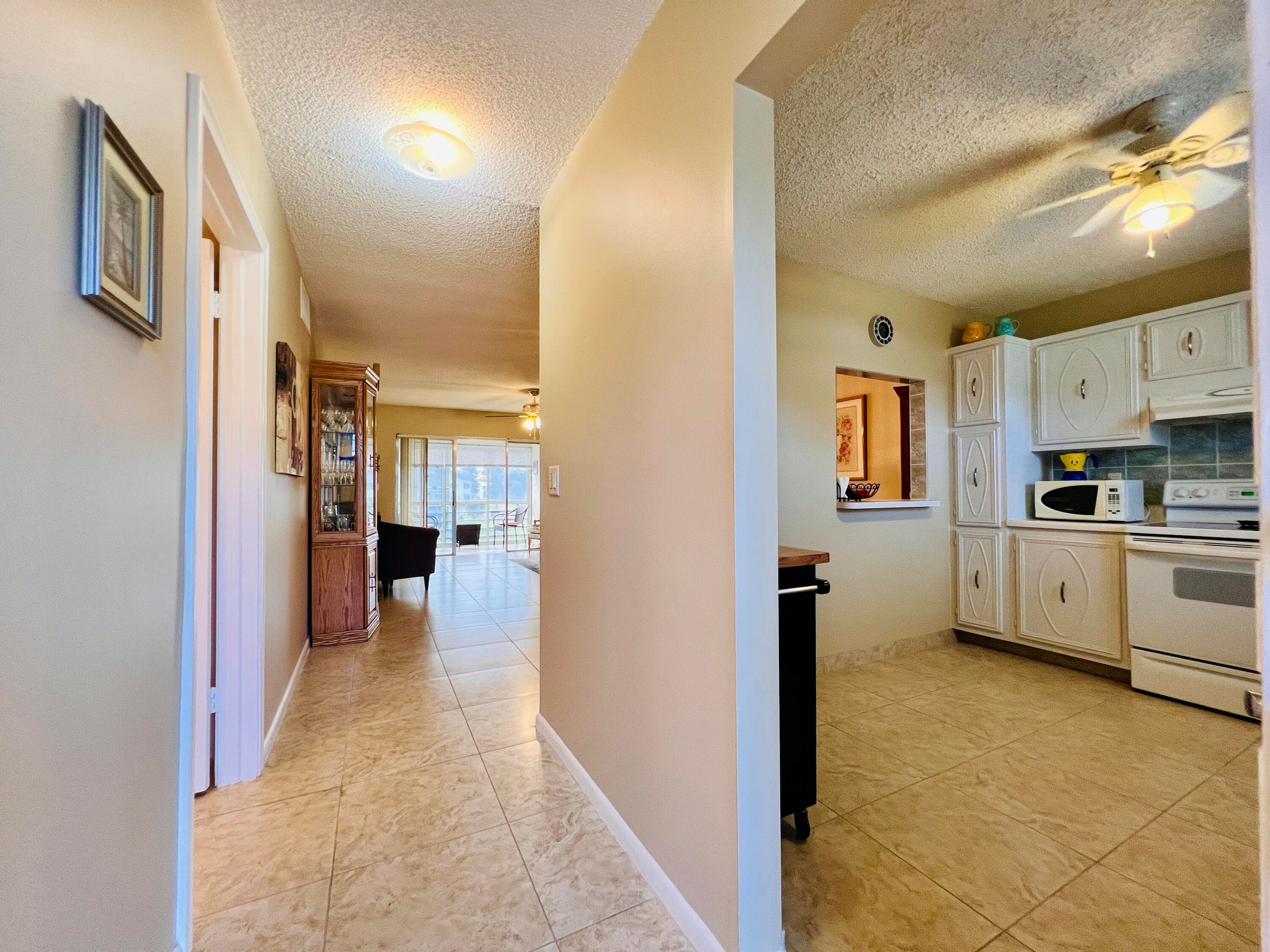 203 Oxford 500, West Palm Beach, FL 33417 2