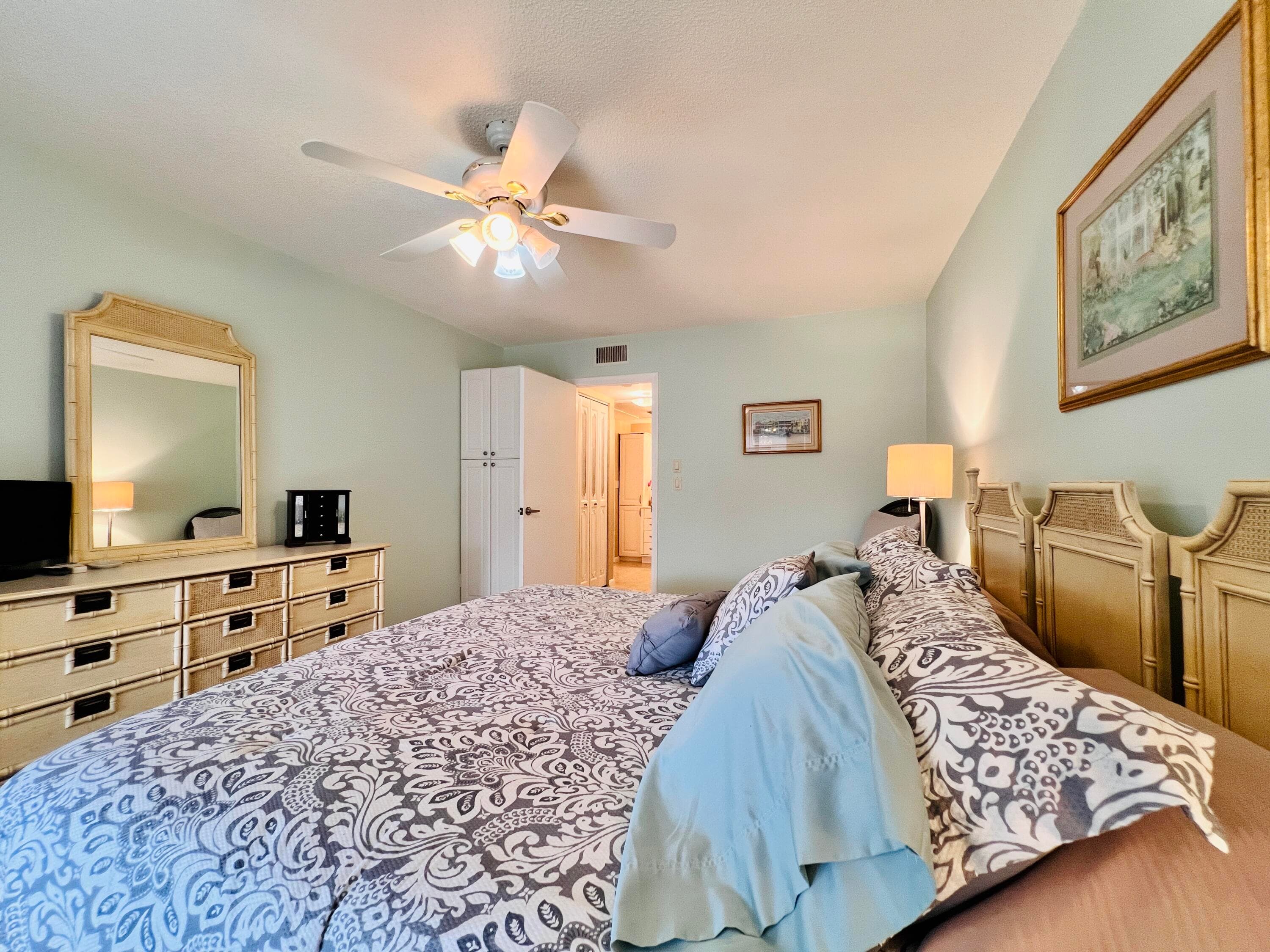 203 Oxford 500, West Palm Beach, FL 33417 9