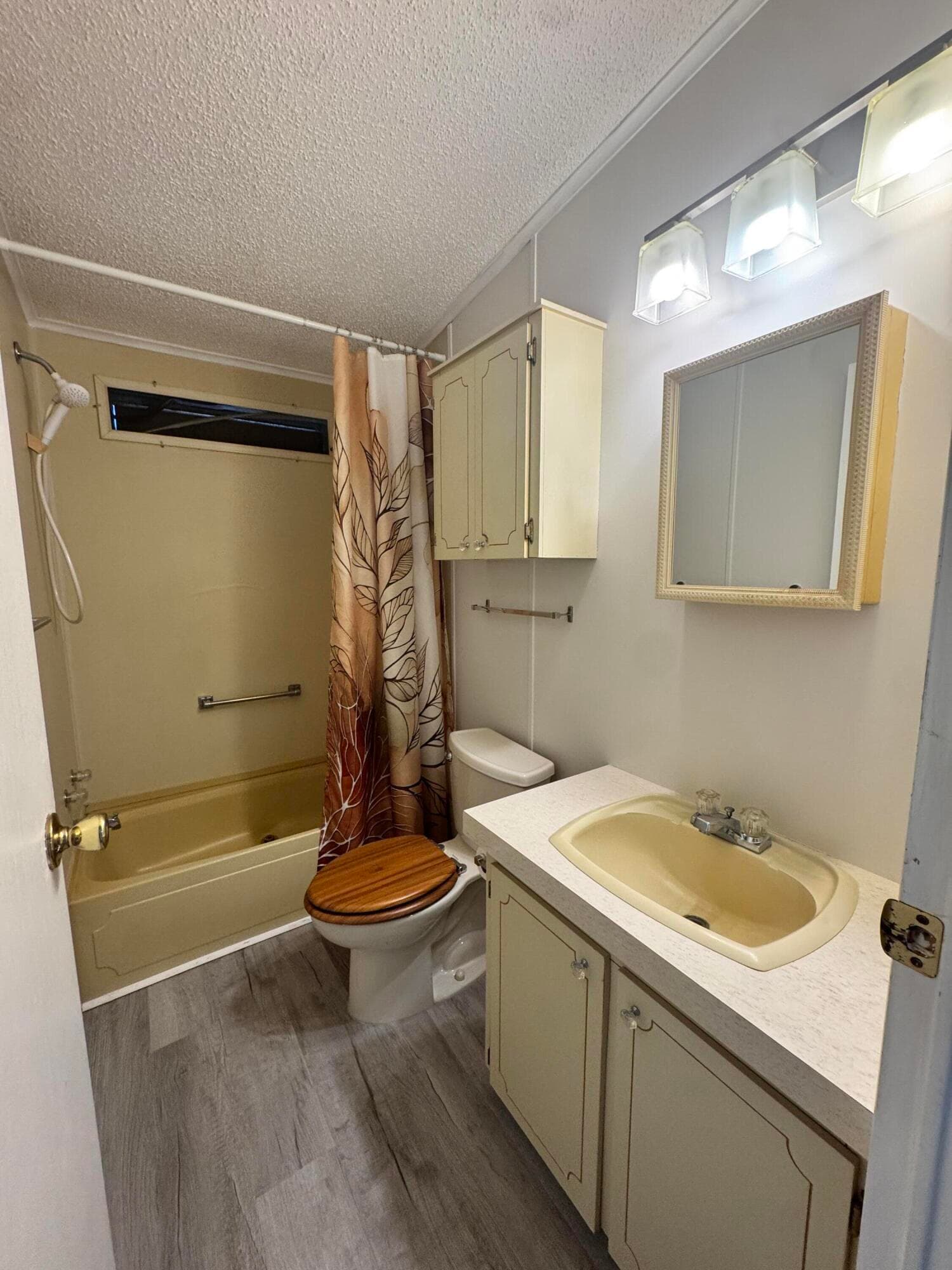 15094 Agulia Avenue, Fort Pierce, FL 34951 32