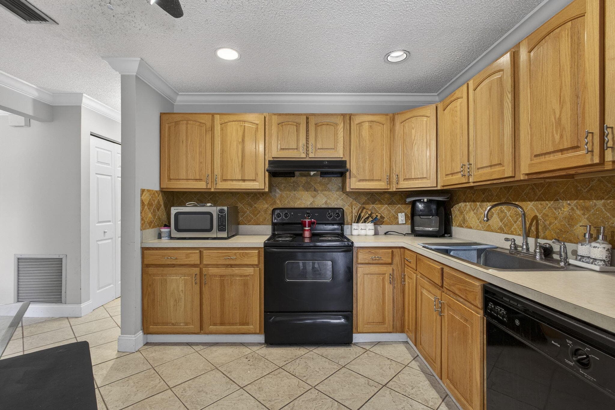 9 Lexington Lane E F, Palm Beach Gardens, FL 33418 23
