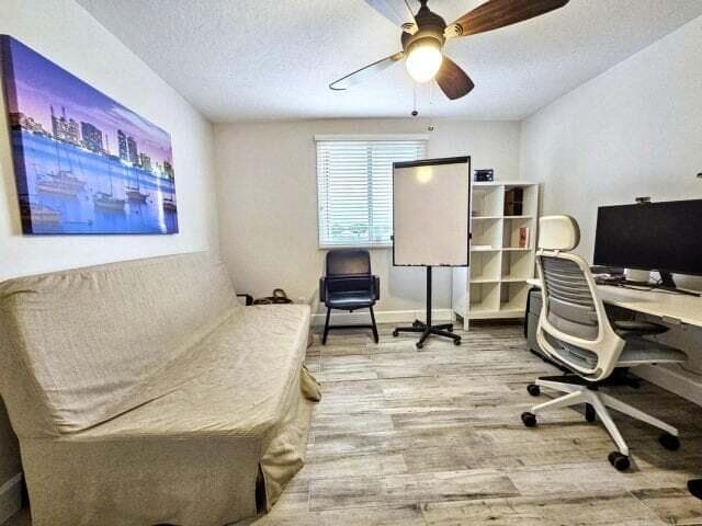 1225 Avondale Lane, West Palm Beach, FL 33409 15