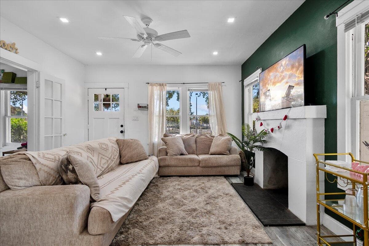 815 Omar Road, West Palm Beach, FL 33405 6