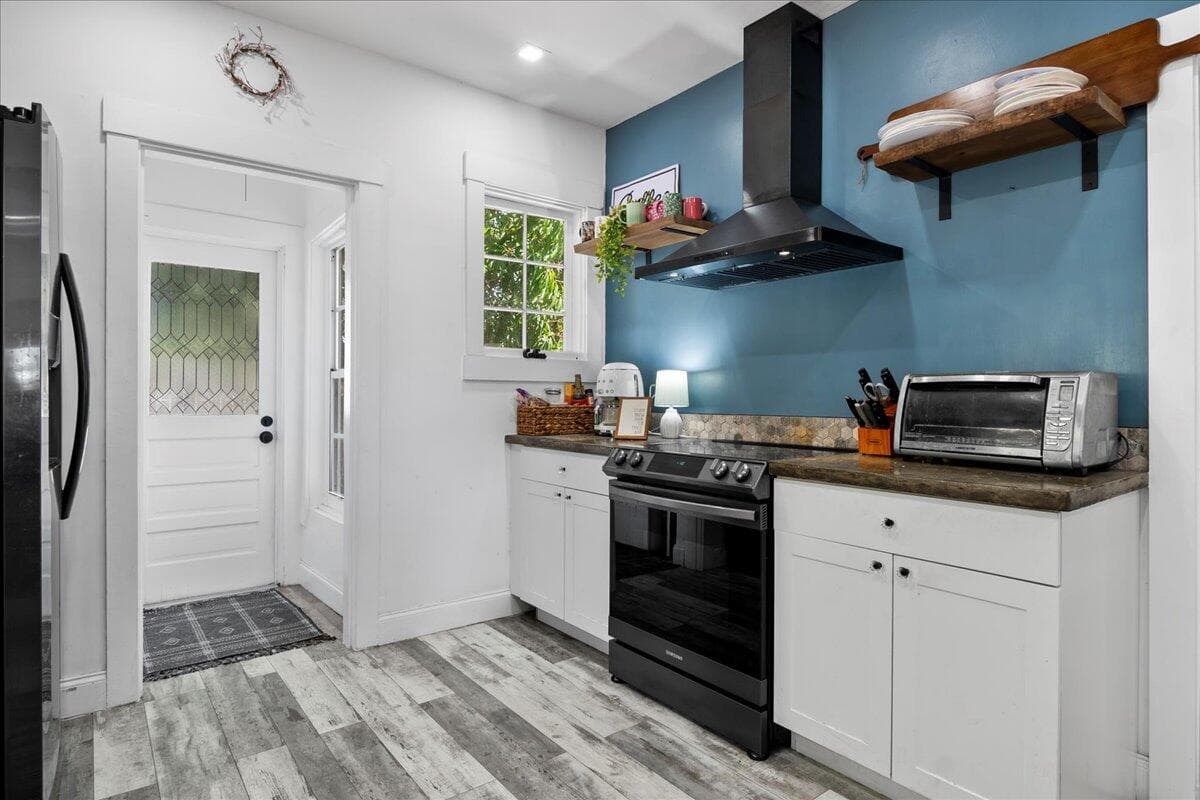 815 Omar Road, West Palm Beach, FL 33405 12