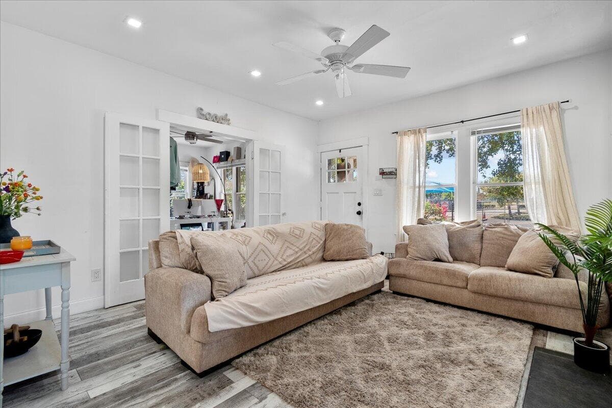 815 Omar Road, West Palm Beach, FL 33405 14