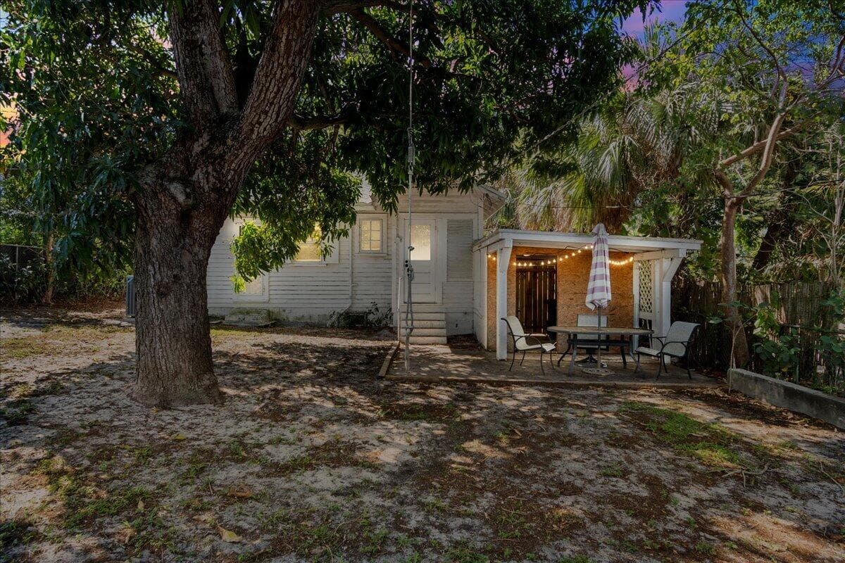 815 Omar Road, West Palm Beach, FL 33405 22