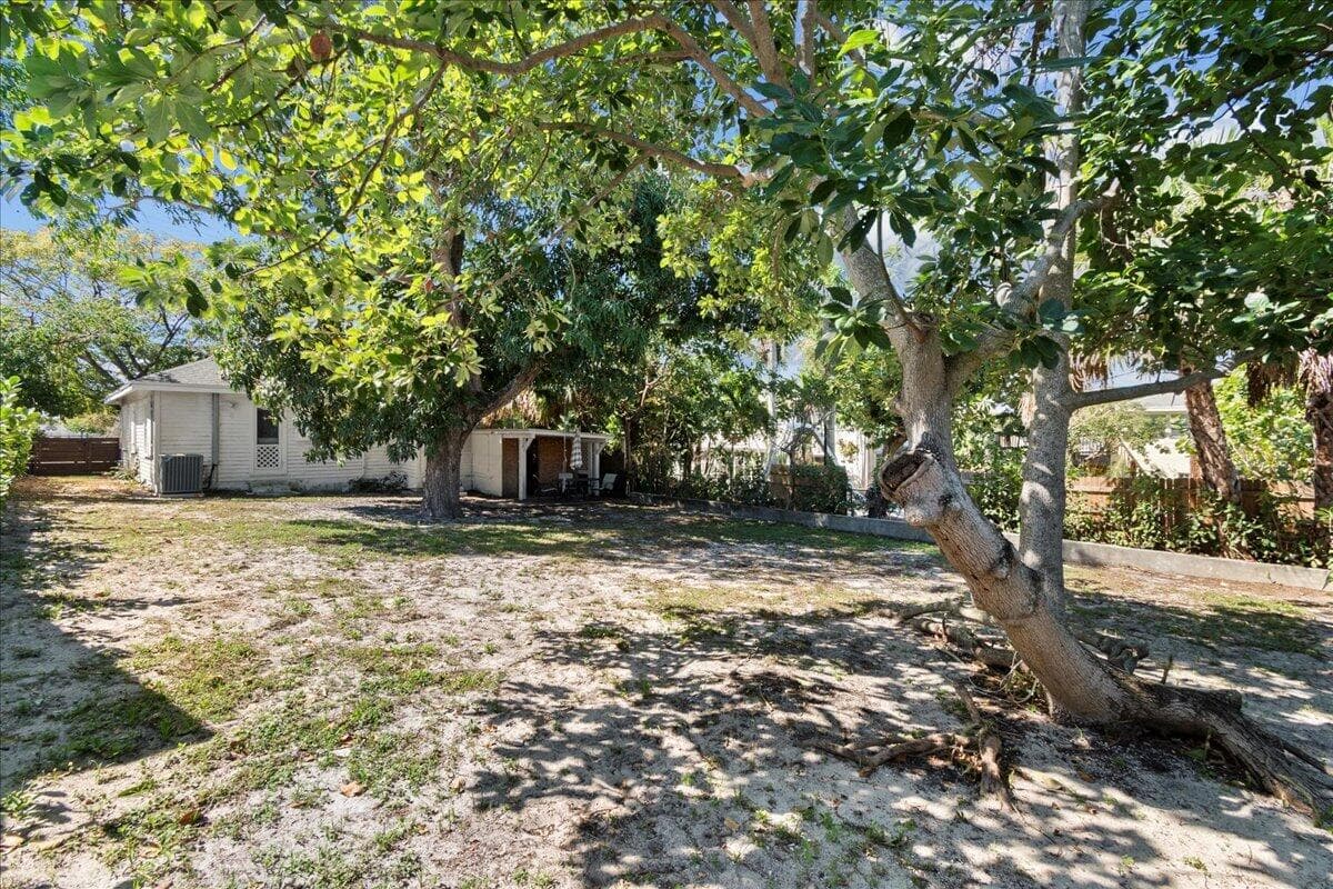 815 Omar Road, West Palm Beach, FL 33405 25