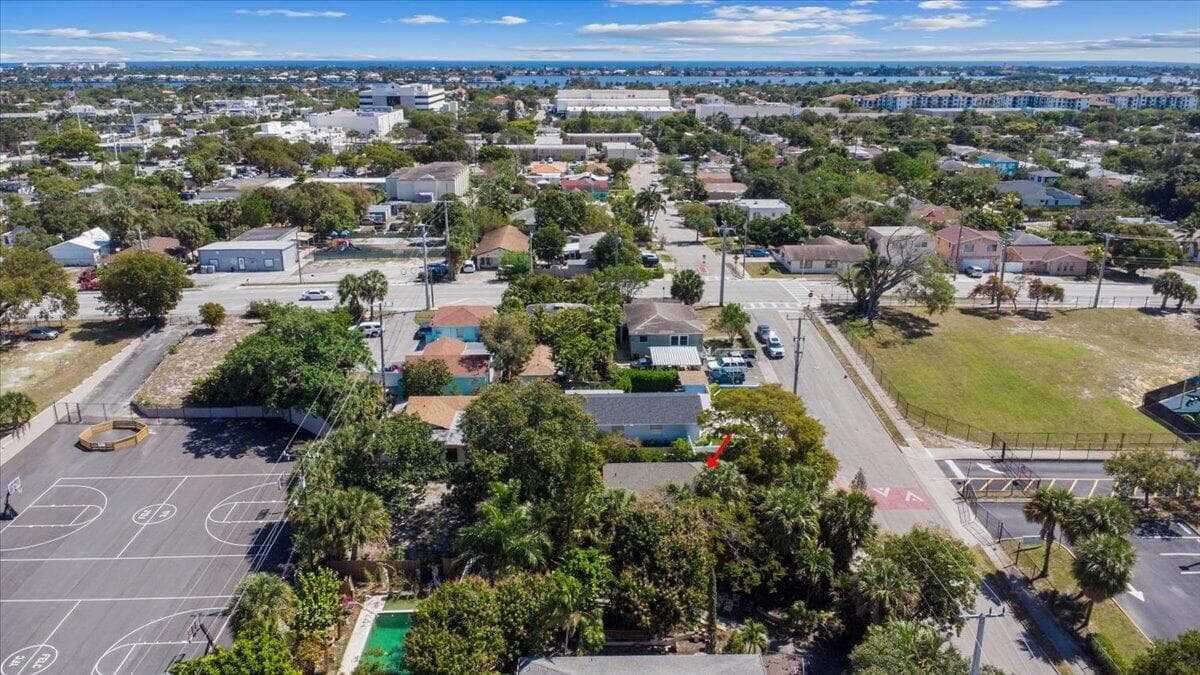 815 Omar Road, West Palm Beach, FL 33405 27