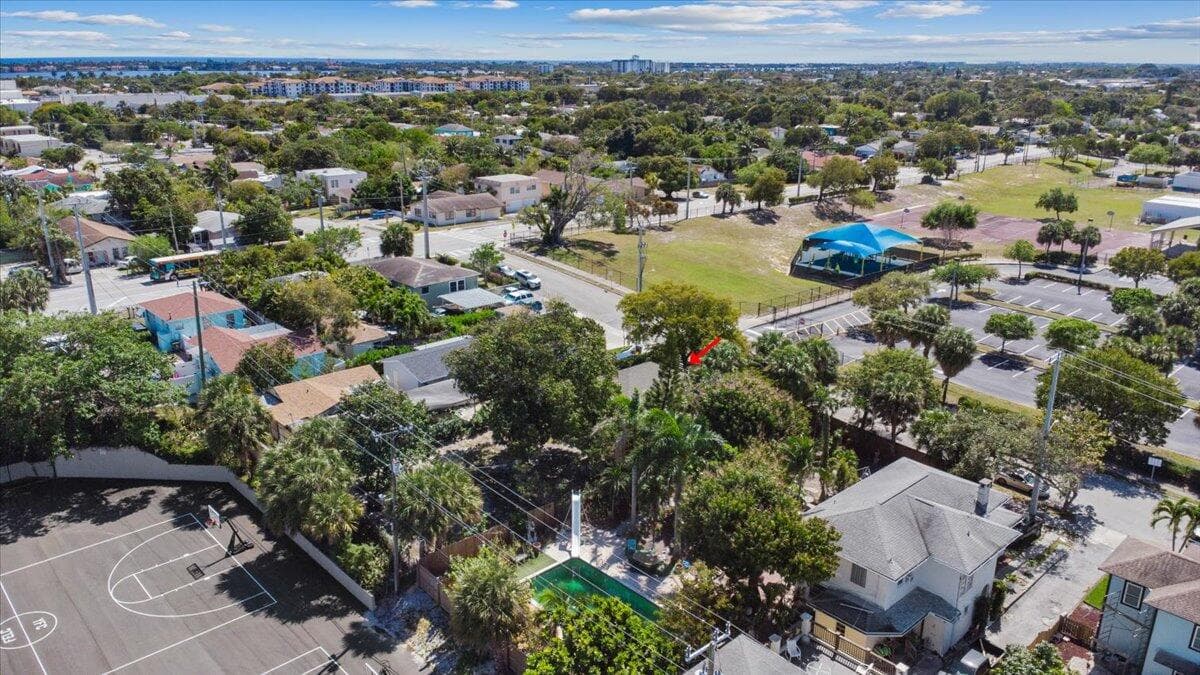 815 Omar Road, West Palm Beach, FL 33405 28