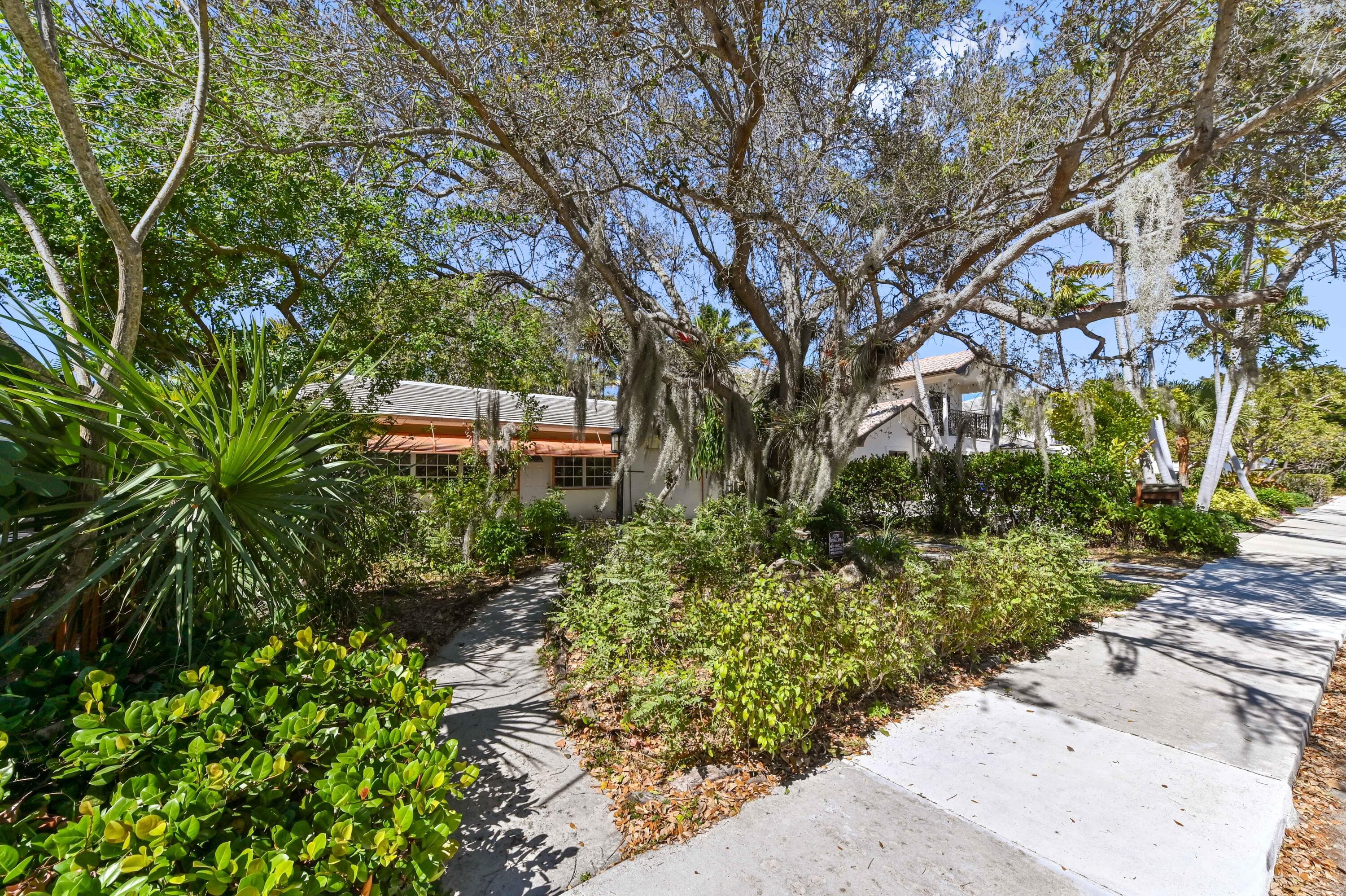 411 N Lakeside Drive, Lake Worth Beach, FL 33460 23
