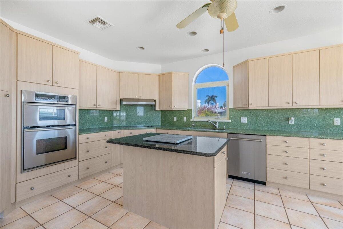 2 Seahorse Lane, Vero Beach, FL 32960 21