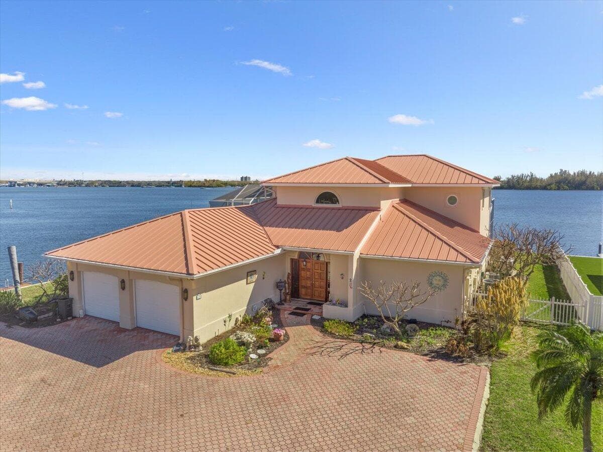 2 Seahorse Lane, Vero Beach, FL 32960 5