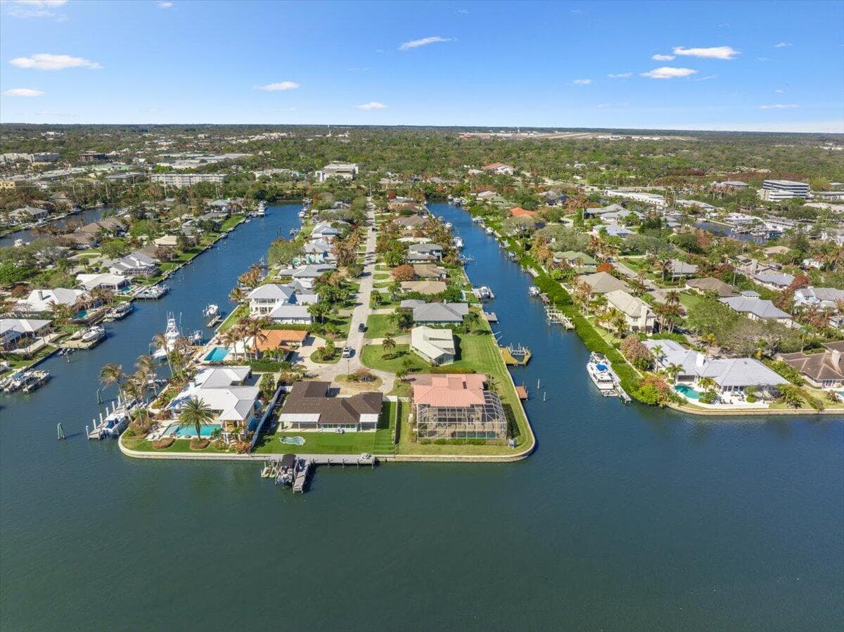 2 Seahorse Lane, Vero Beach, FL 32960 4