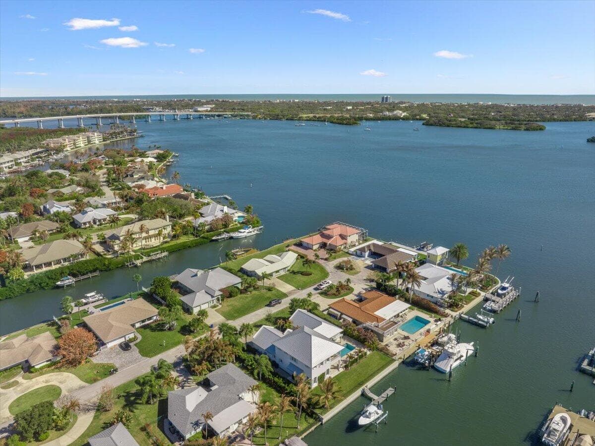 2 Seahorse Lane, Vero Beach, FL 32960 3