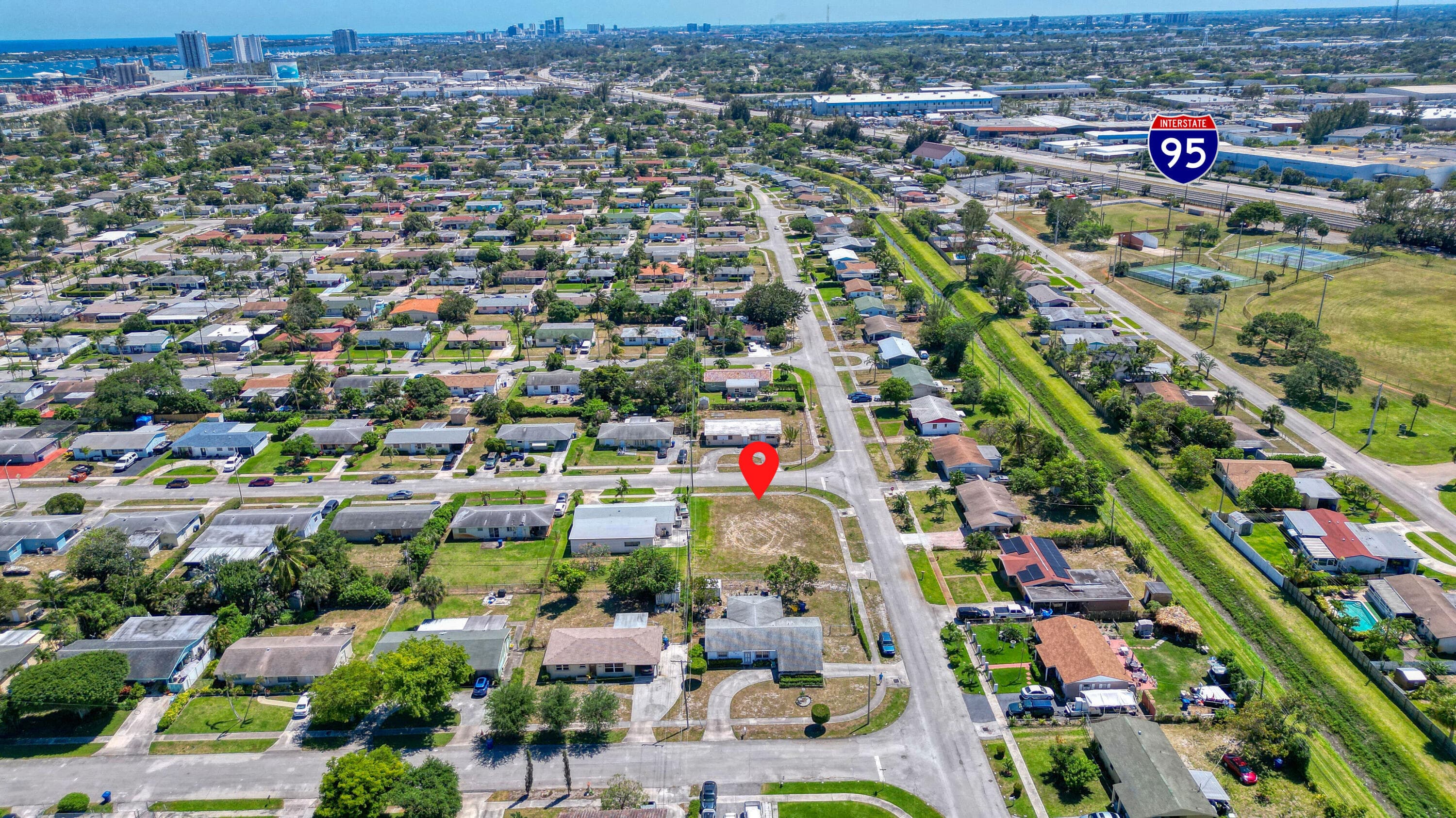 398 W 23rd Street, Riviera Beach, FL 33404 12