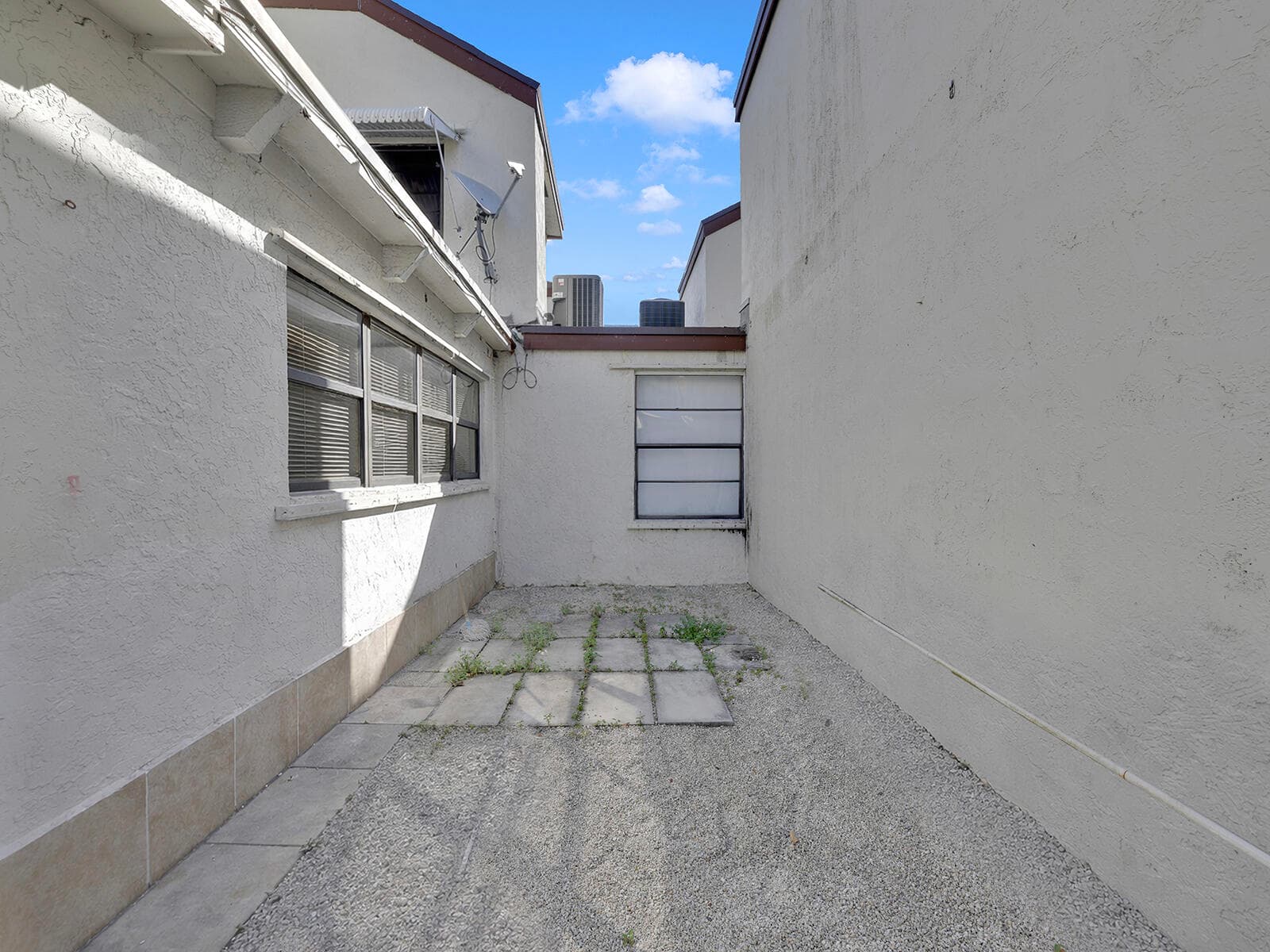 9702 NW 5th Lane 9702, Miami, FL 33172 18