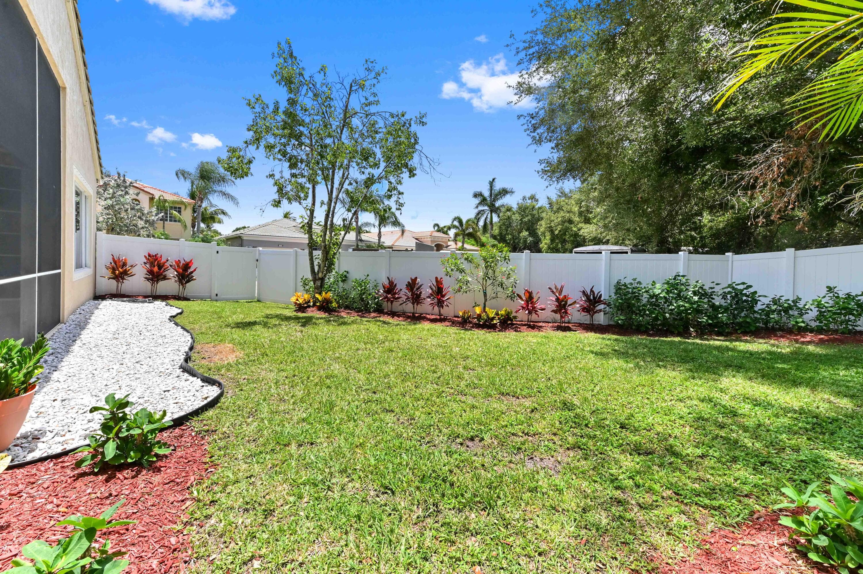 4453 N San Andros, West Palm Beach, FL 33411 27