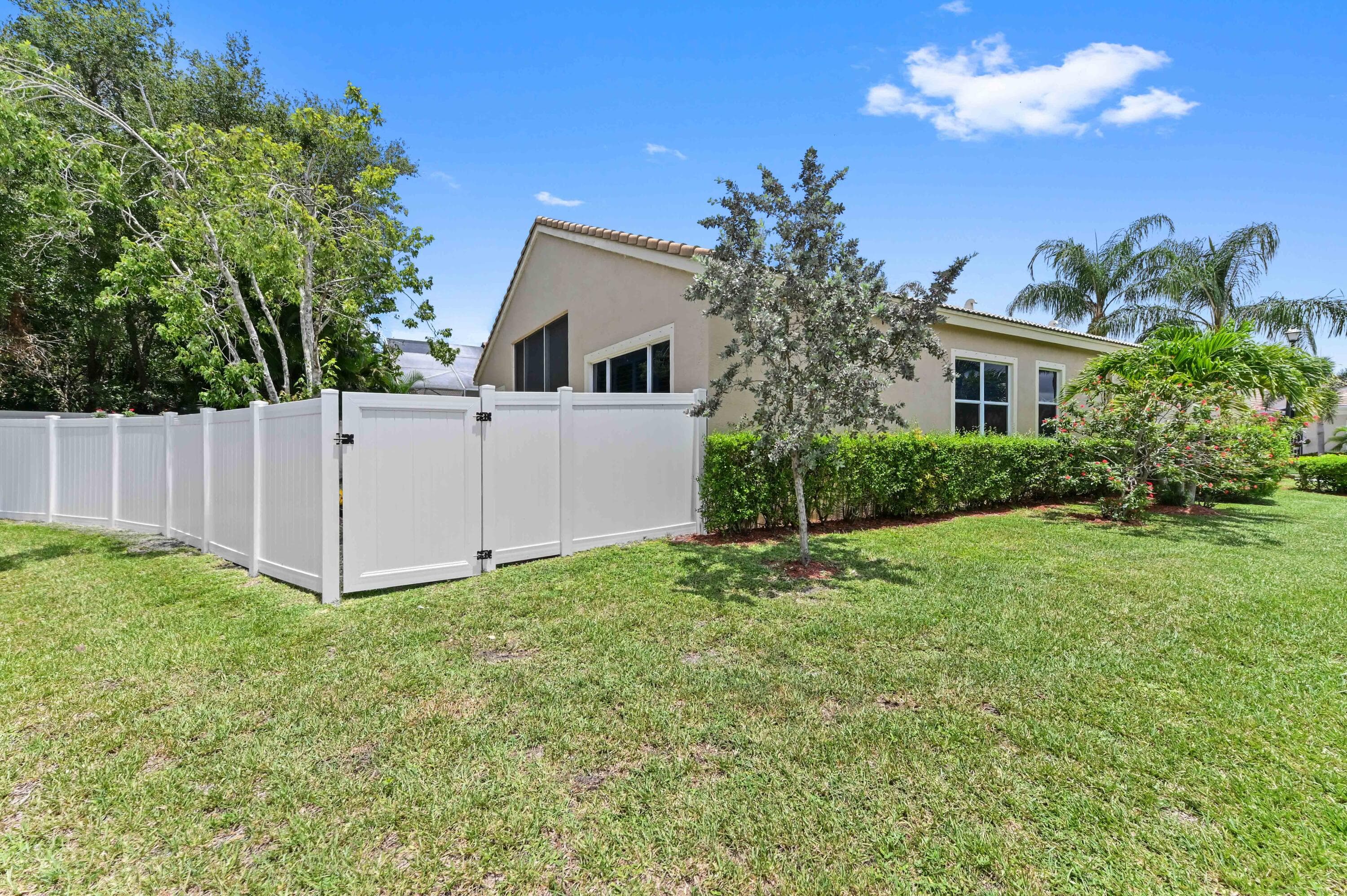 4453 N San Andros, West Palm Beach, FL 33411 29