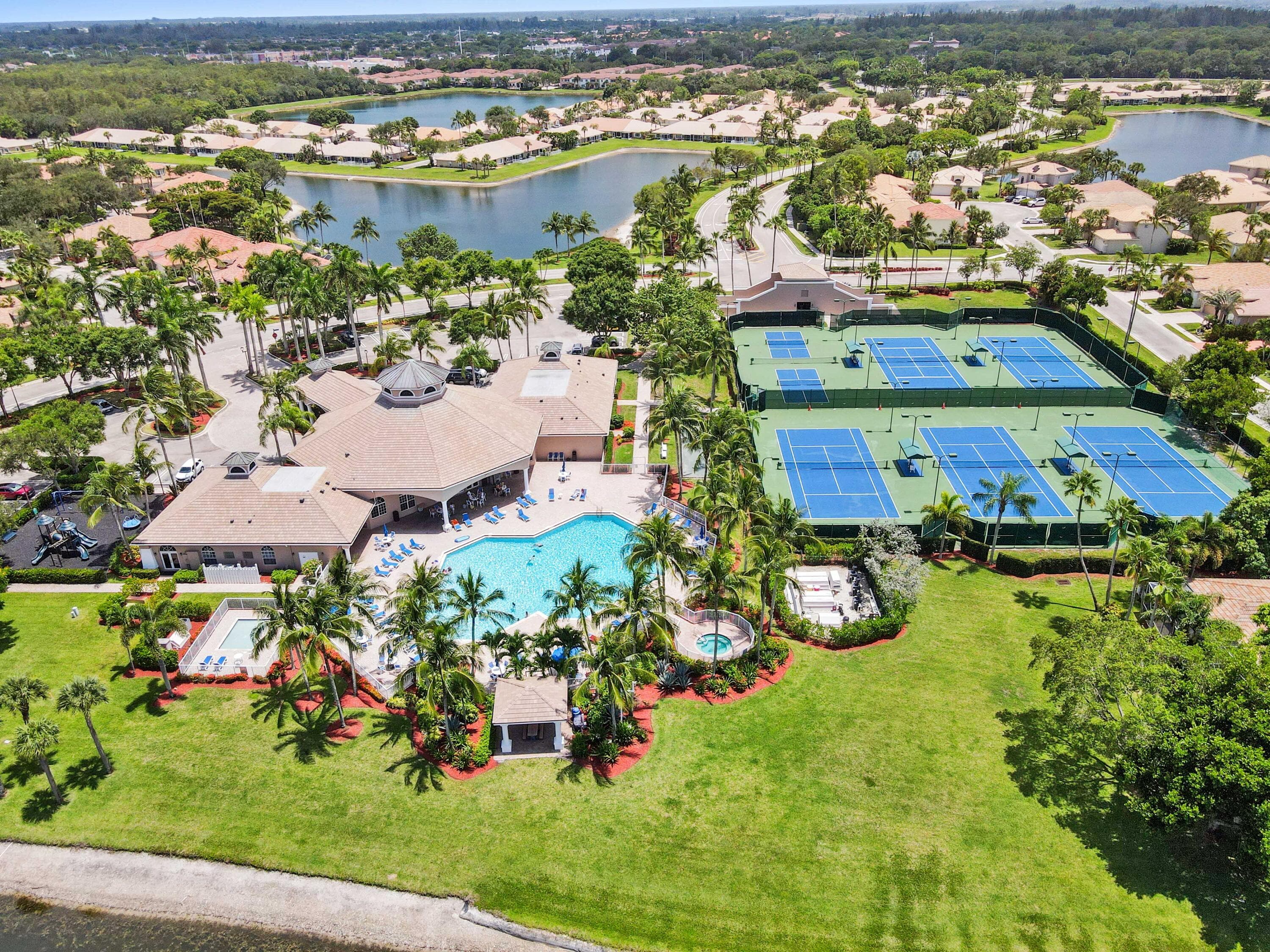 4453 N San Andros, West Palm Beach, FL 33411 37