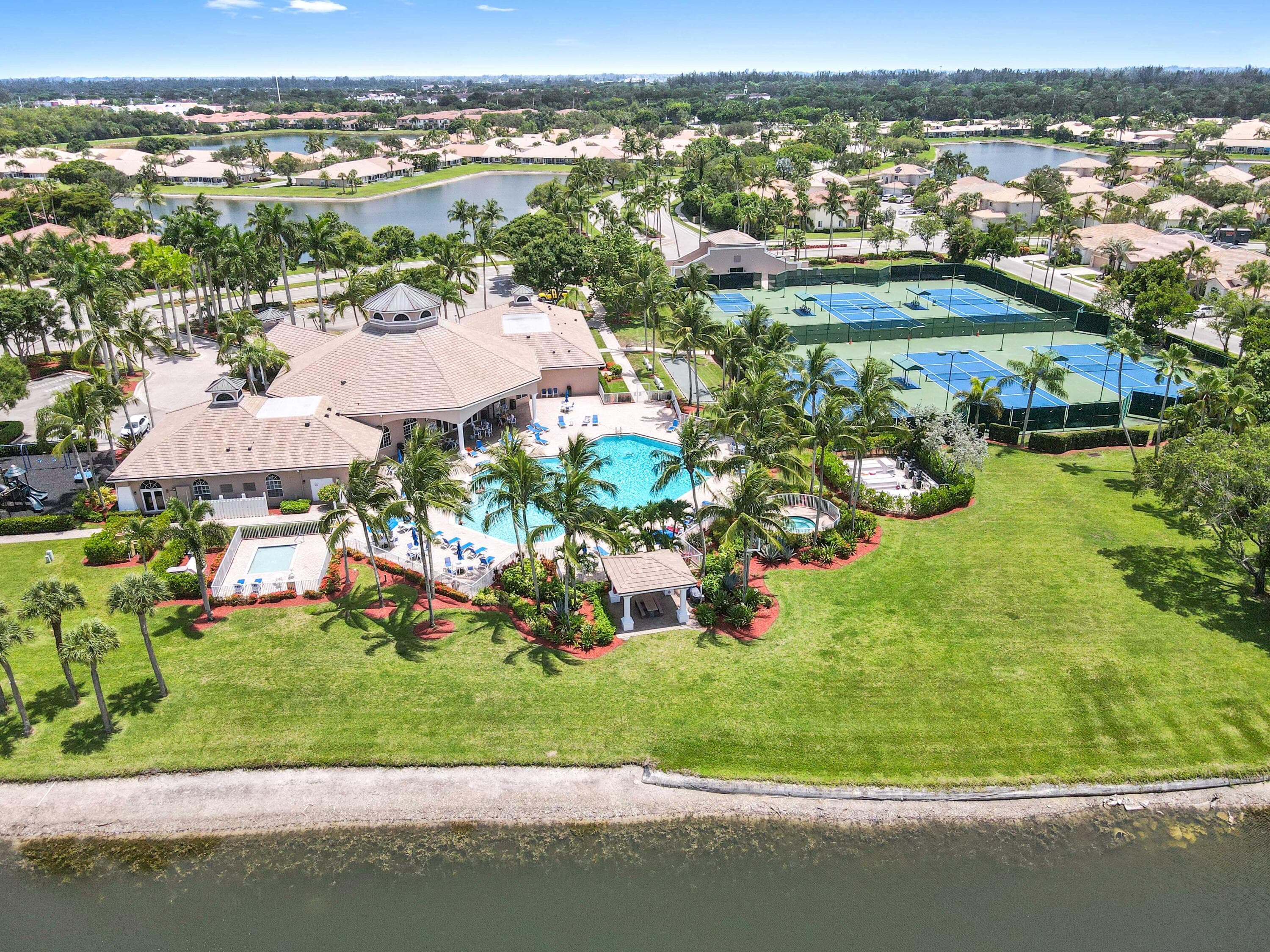 4453 N San Andros, West Palm Beach, FL 33411 38