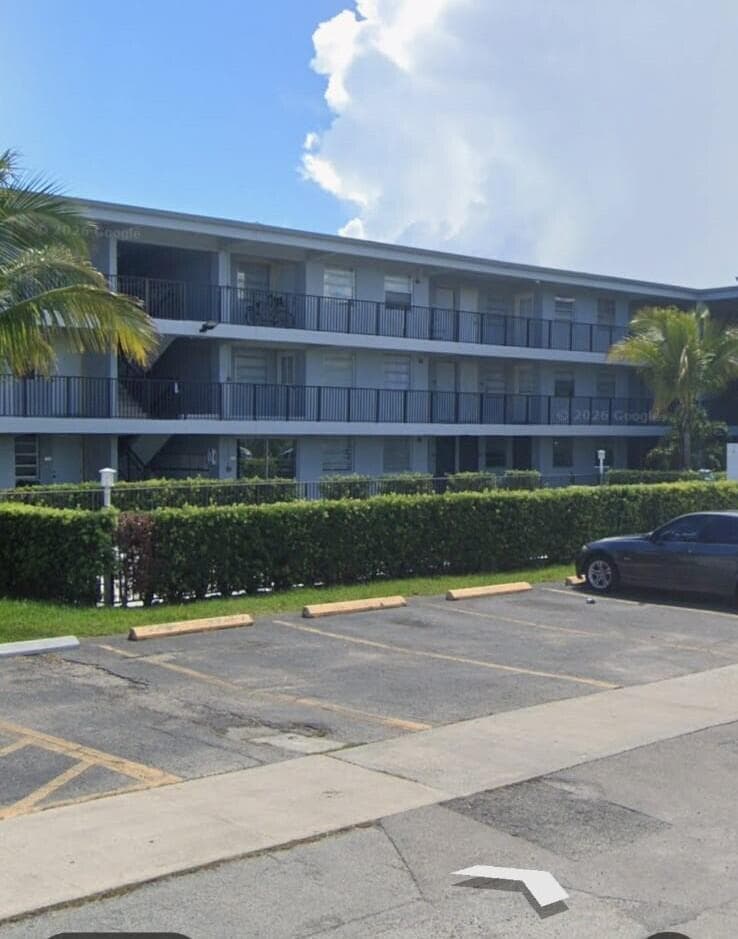1100 NE 1st Court 305, Hallandale Beach, FL 33009 2